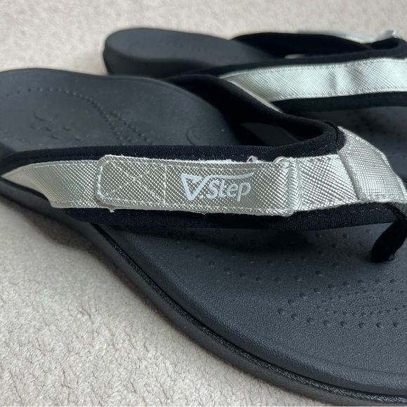 V-Step Adjustable Flip Flops Sandals-Black & Silver-Women’s 6.5 & 8.5-Casual-NEW - Picture 6 of 12